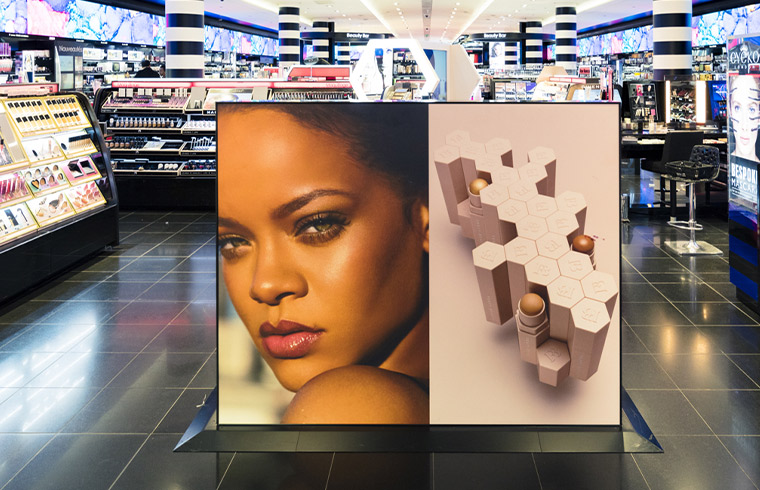 Fabrication PLV Fenty Beauty Podium Sephora CE - Groupe ELBA