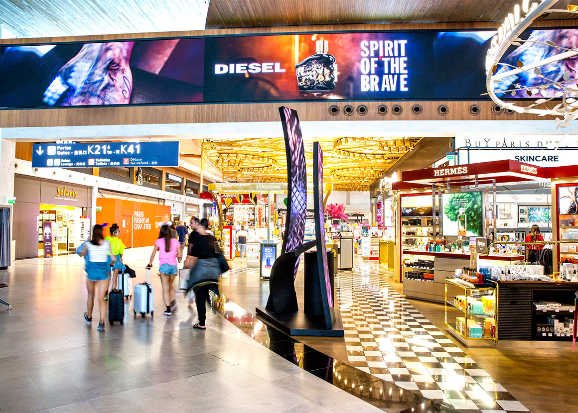 PLV Travel Retail Diesel Triporteur Neymar Travel Retail - Groupe ELBA