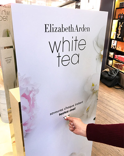 PLV interactive Elizabeth Arden Podium White Tea - Groupe ELBA
