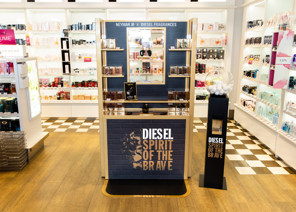 PLV Parfum Diesel Triporteur Neymar Travel Retail - Groupe ELBA